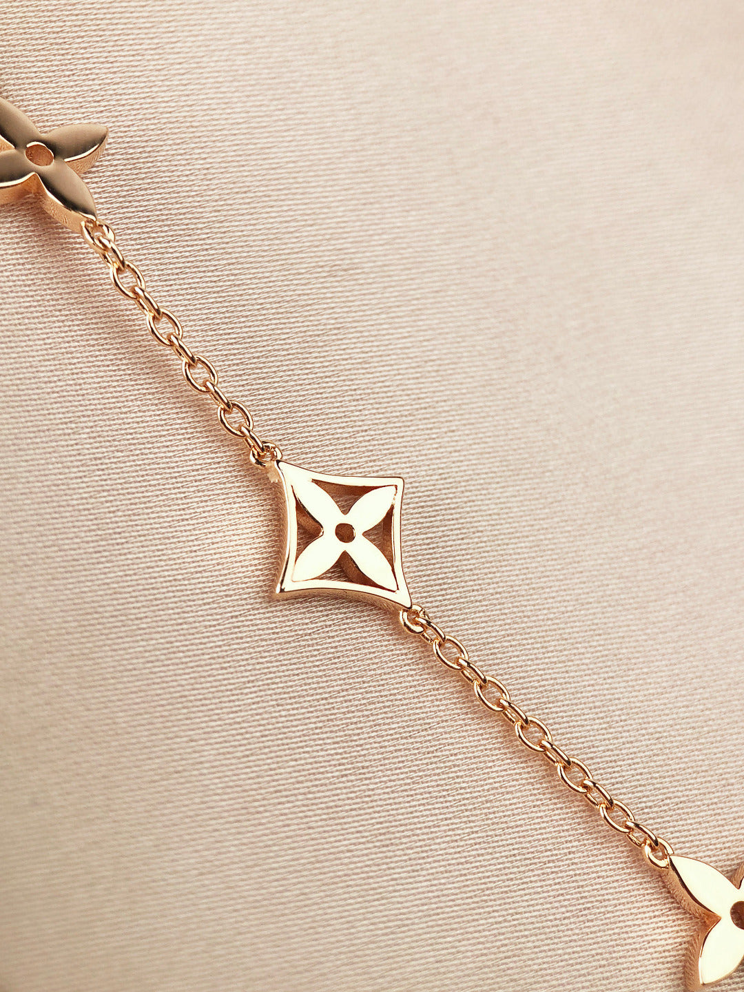 LUXEIFY STAR AND SUN 7 MOTIFS GOLD BRACELET