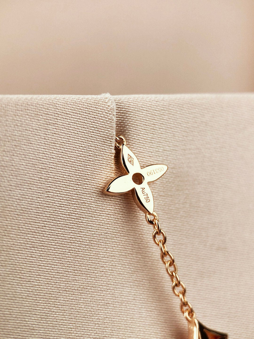 LUXEIFY STAR AND SUN 7 MOTIFS GOLD BRACELET