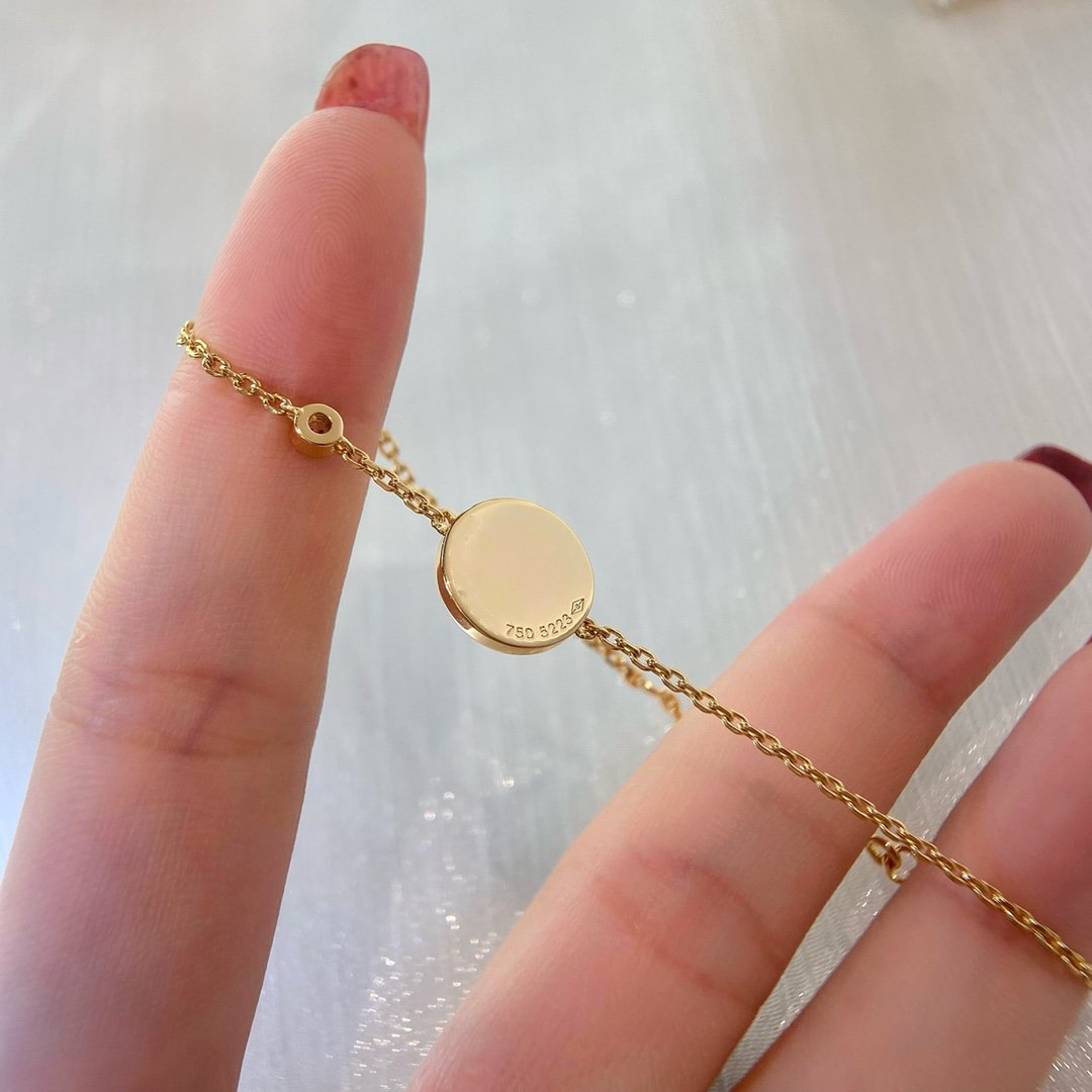 LUXEIFY SUN PEDANT CARNELIAN BRACELET
