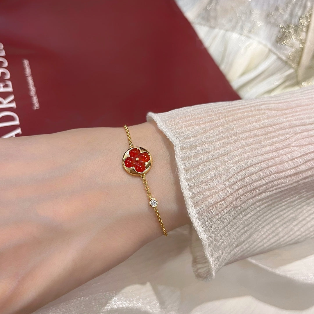 LUXEIFY SUN PEDANT CARNELIAN BRACELET