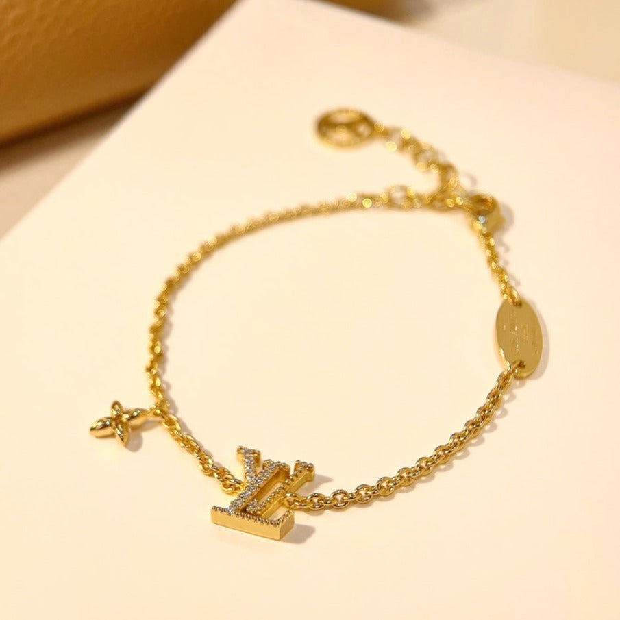 LUXEIFY LOGO STAR MOTIF GOLD BRACELET