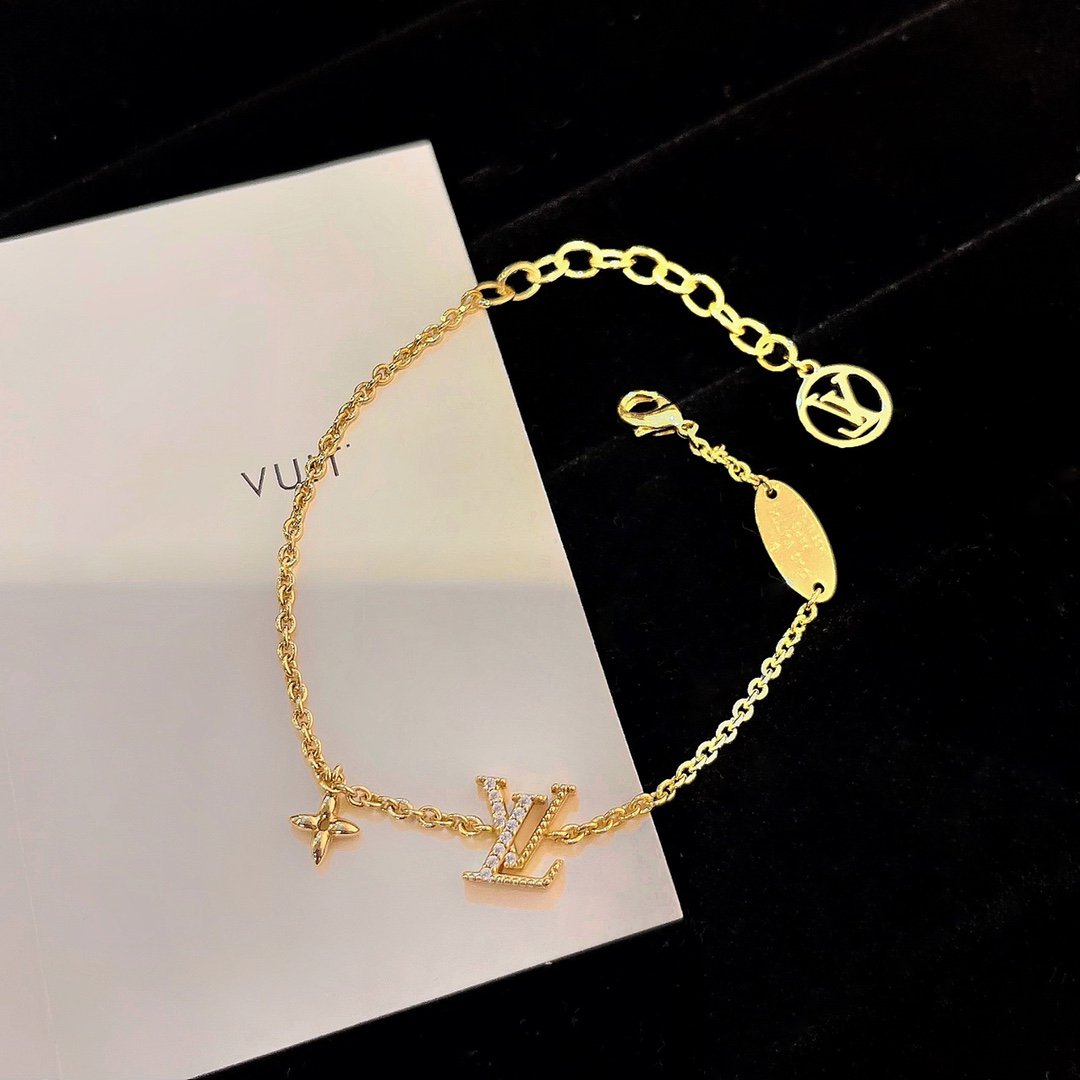 LUXEIFY LOGO STAR MOTIF GOLD BRACELET