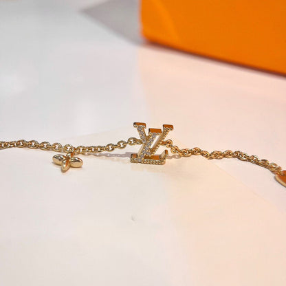 LUXEIFY LOGO STAR MOTIF GOLD BRACELET