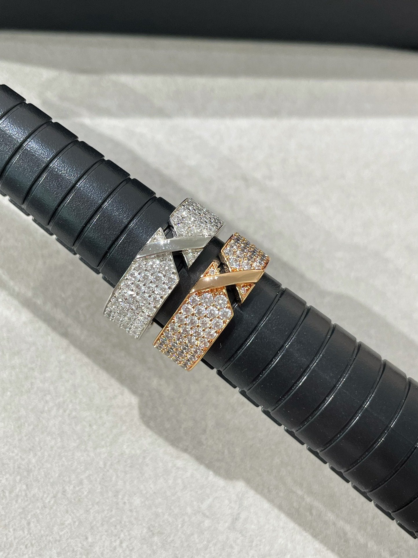 LUXEIFY LIENS EVIDENCE PINK GOLD DIAMOND PAVED RING