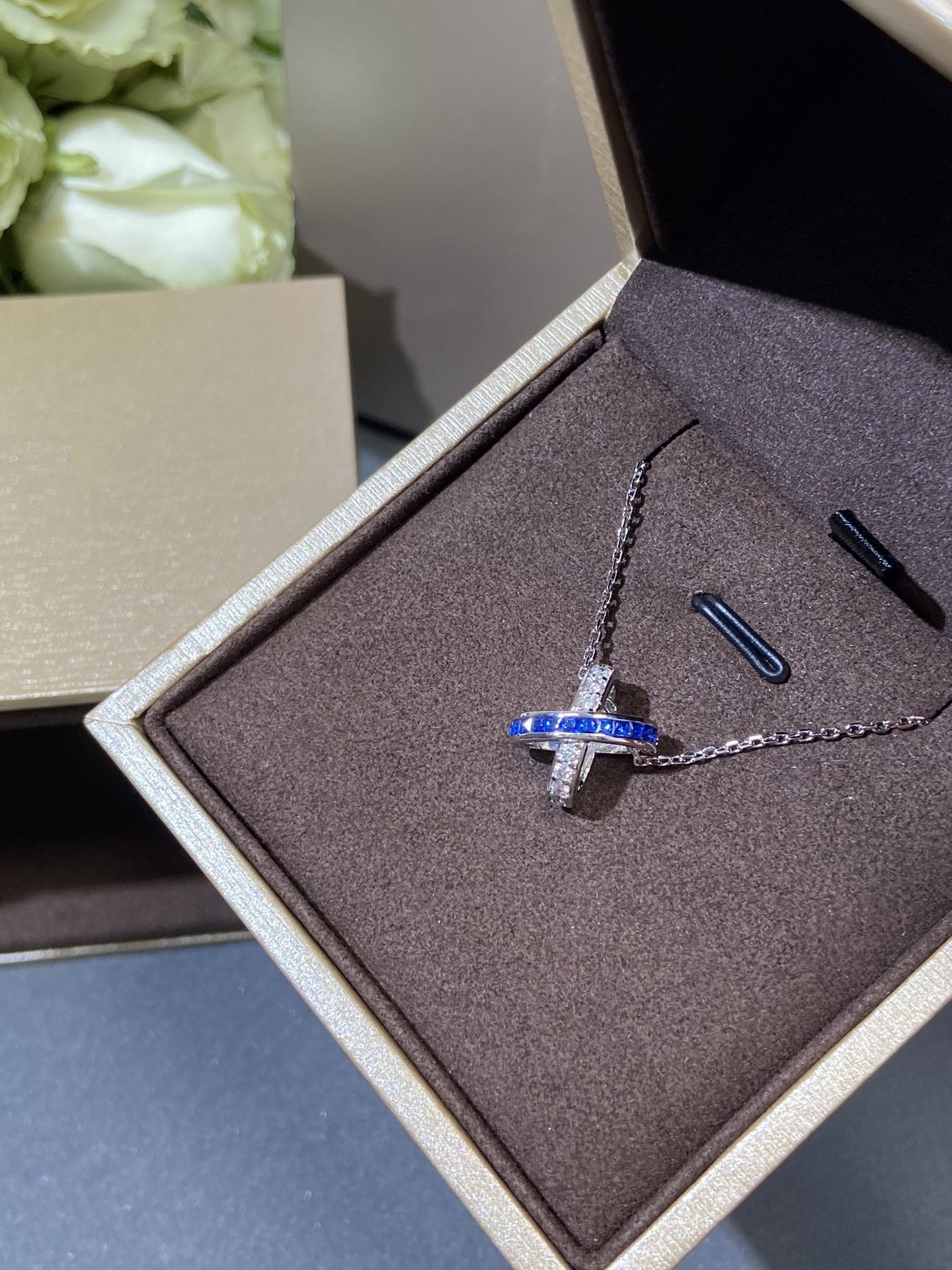 LUXEIFY LIENS DIAMOND SILVER NECKLACE
