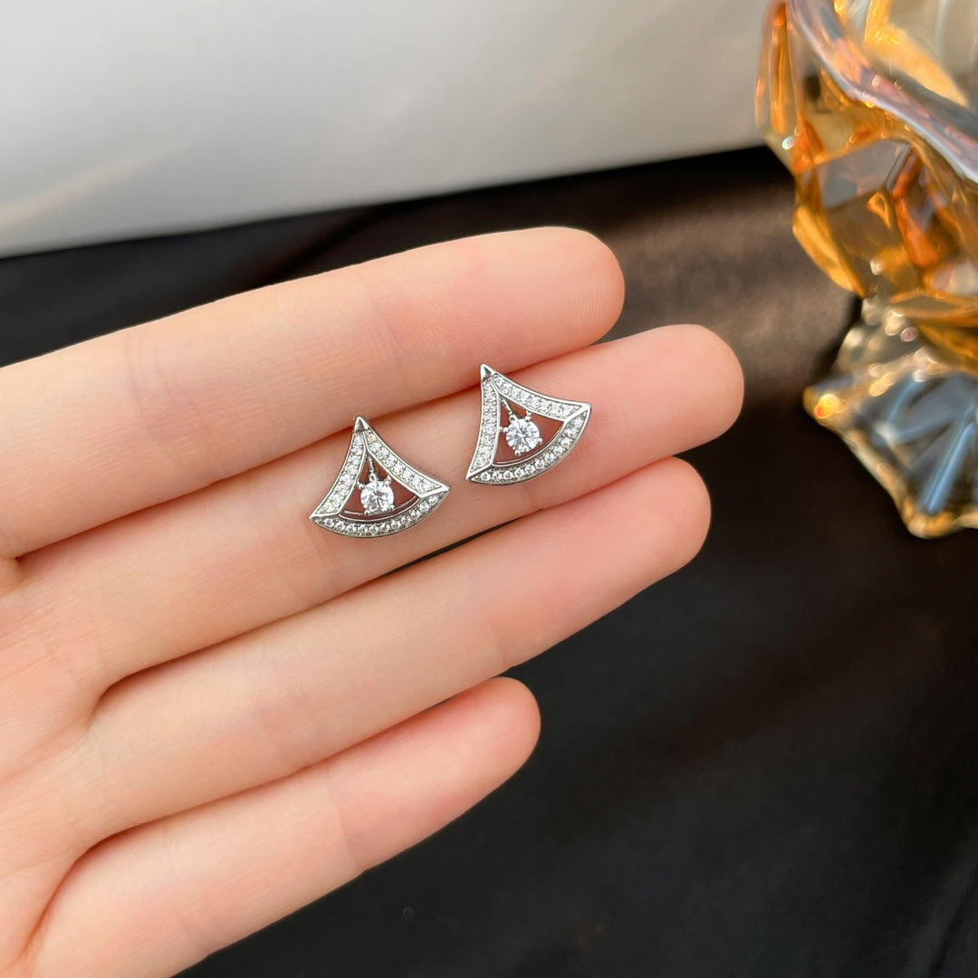 LUXEIFY DREAM MINI DIAMOND STUD EARRINGS