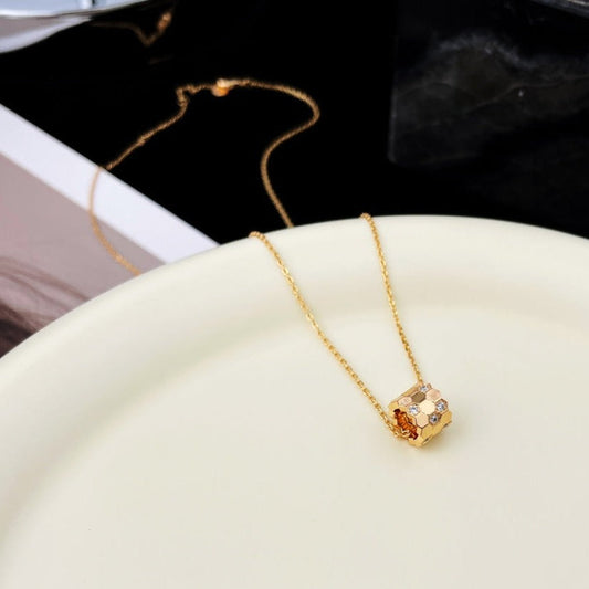 LUXEIFY BEE MINI PEDANT DIAMOND NECKLACE