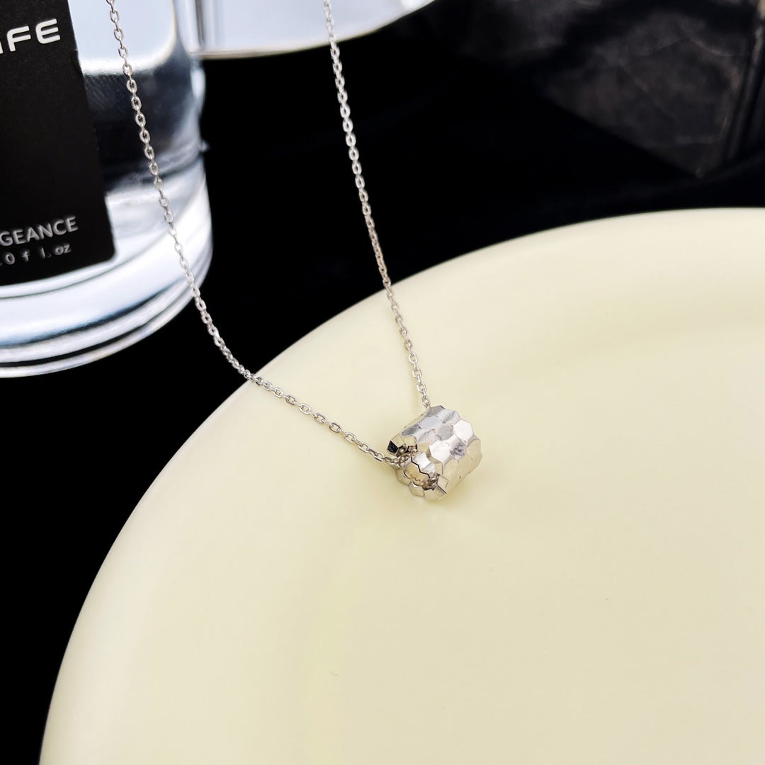 LUXEIFY BEE MINI PEDANT DIAMOND NECKLACE