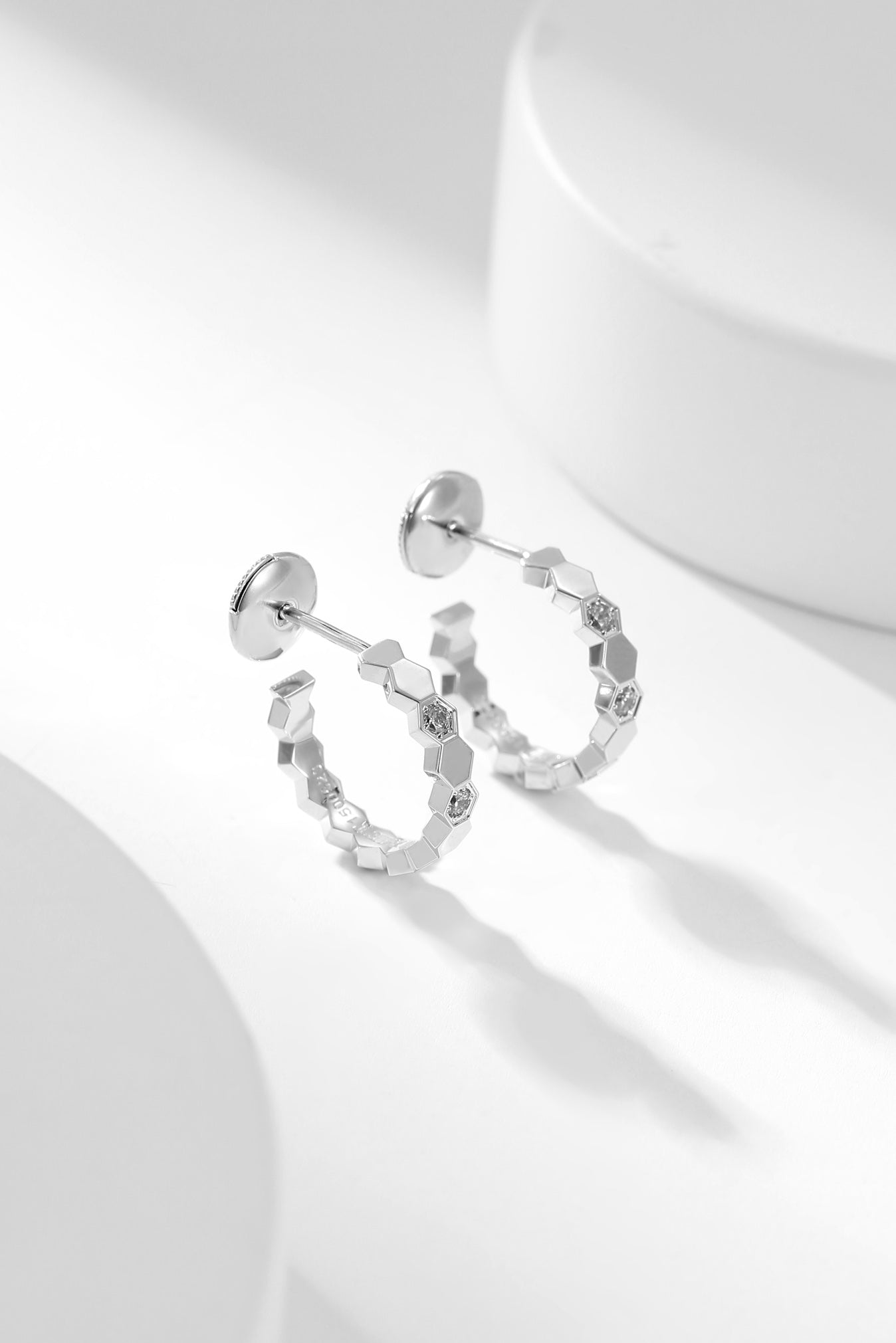 LUXEIFY BEE LOVE DIAMOND HOOP EARRINGS
