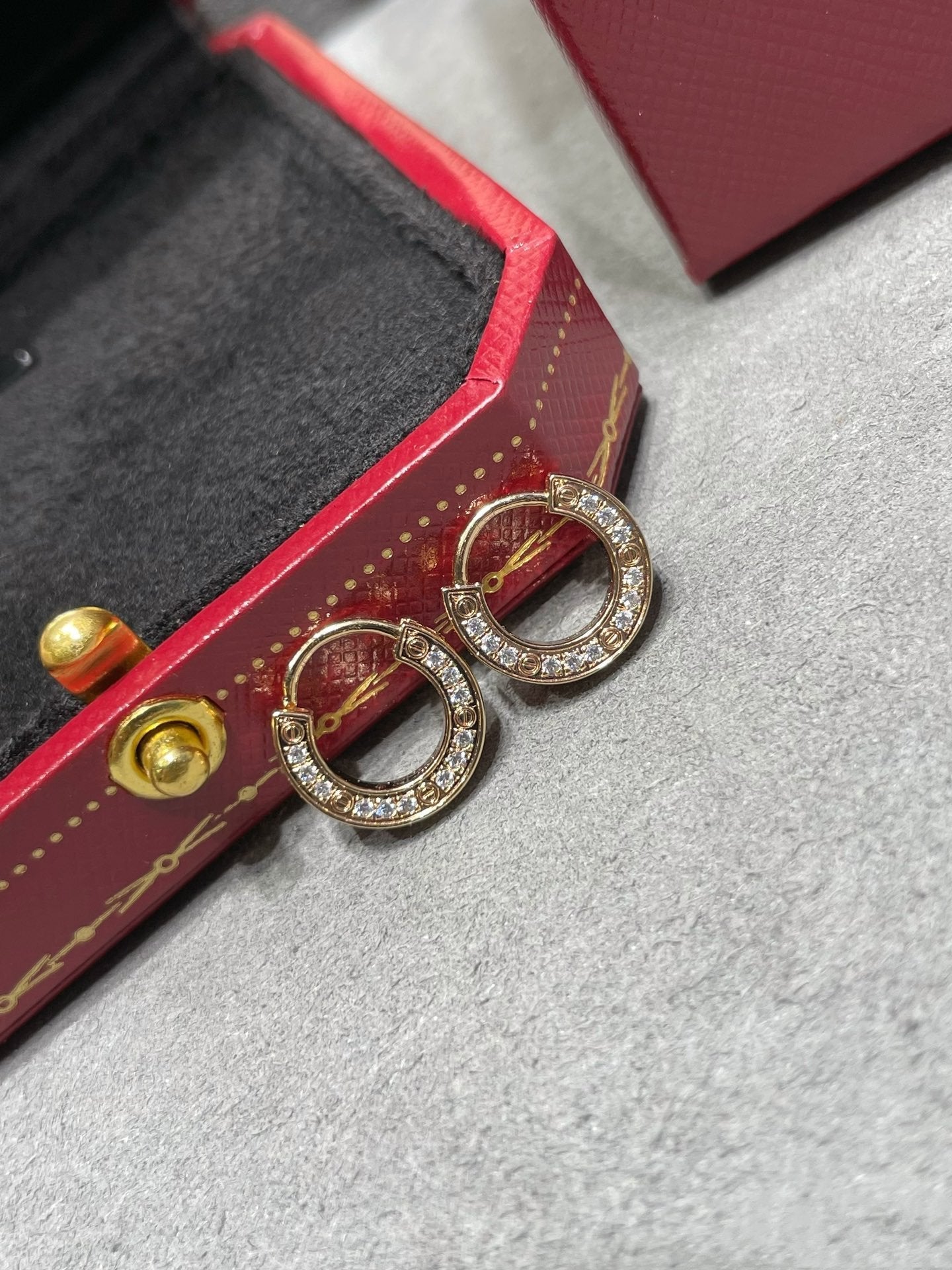 LUXEIFY LOVE DIAMOND EARRINGS