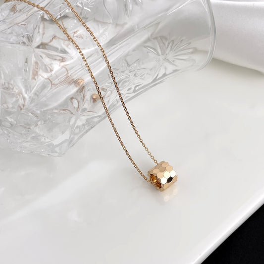 LUXEIFY BEE MINI NECKLACE