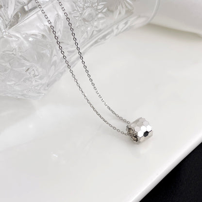 LUXEIFY BEE MINI NECKLACE