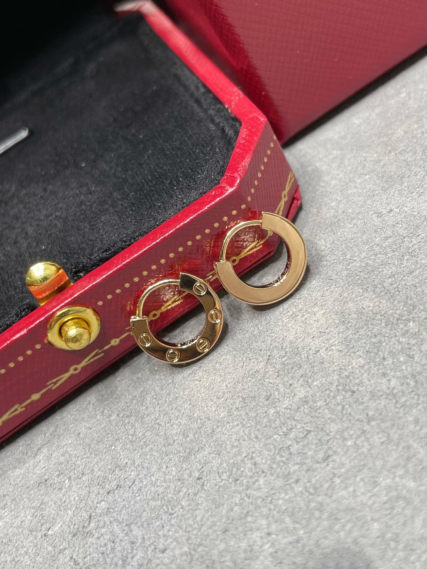 LUXEIFY LOVE MINI EARRINGS