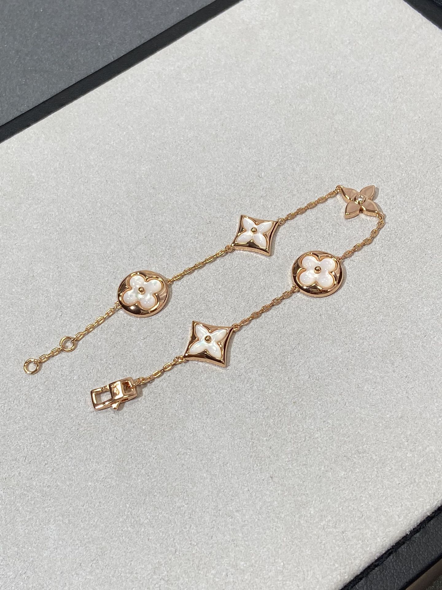 LUXEIFY STAR AND SUN 5 MOTIF MOP PINK GOLD BRACELET