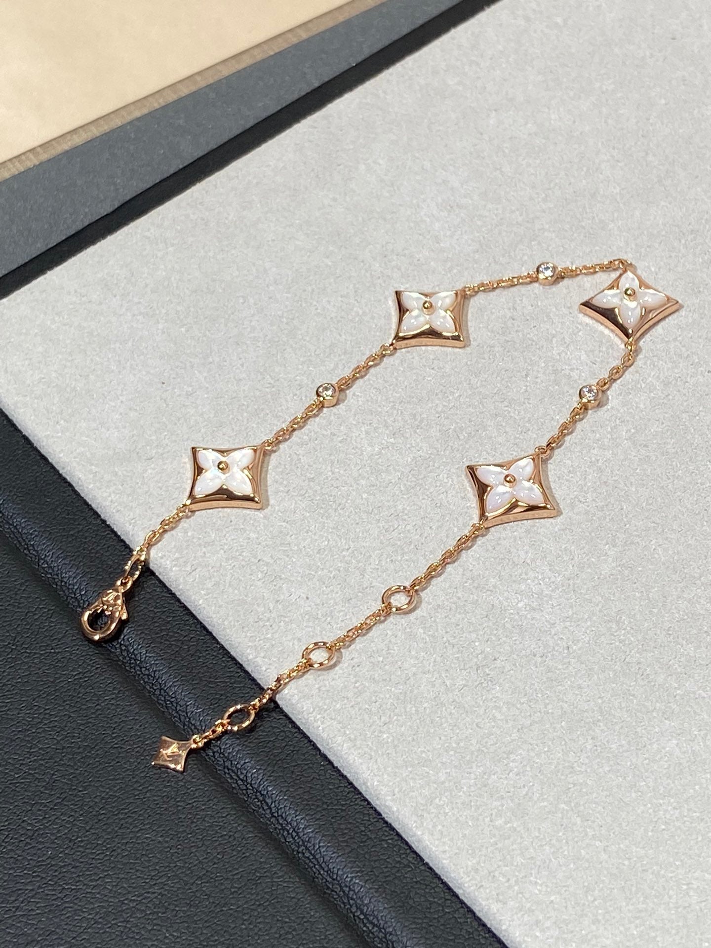 LUXEIFY STAR 4 MOTIF MOP DIAMOND PINK GOLD BRACELET