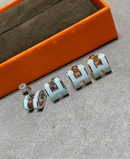 LUXEIFY POP H SKY BLUE STUD EARRINGS