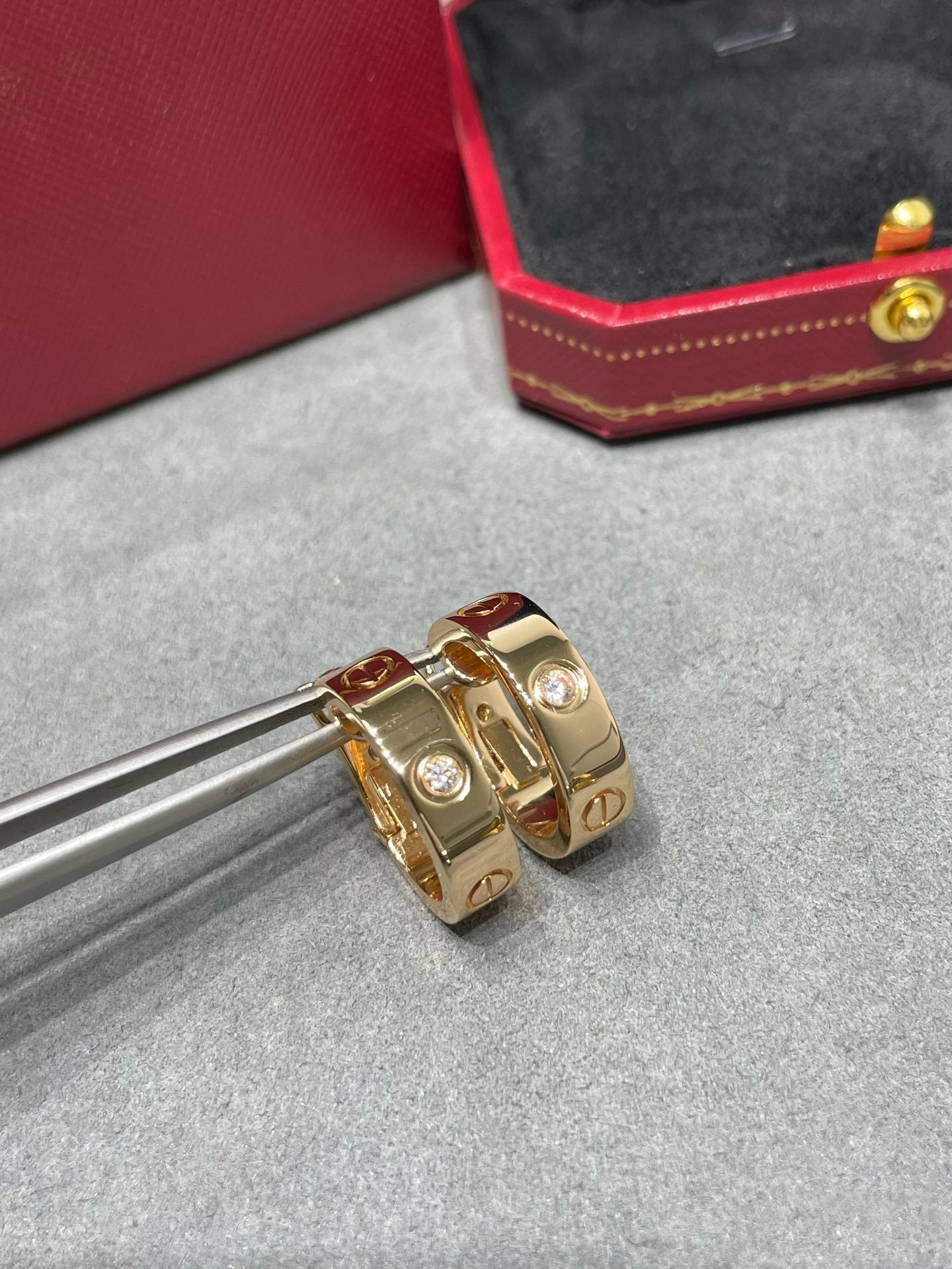 LUXEIFY LOVE 5.5MM 1 DIAMOND EARRINGS