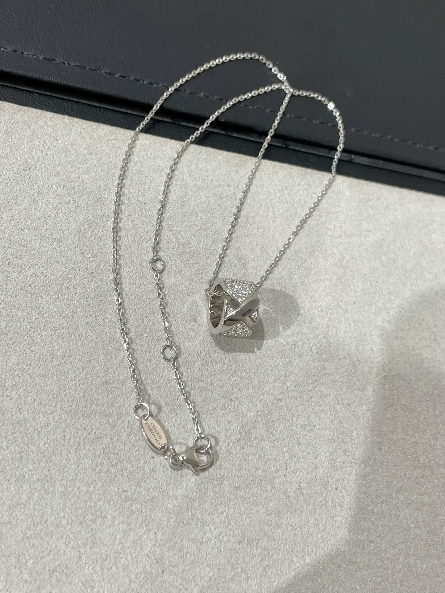 LUXEIFY LIENS EVIDENCE DIAMOND PAVED NECKLACE