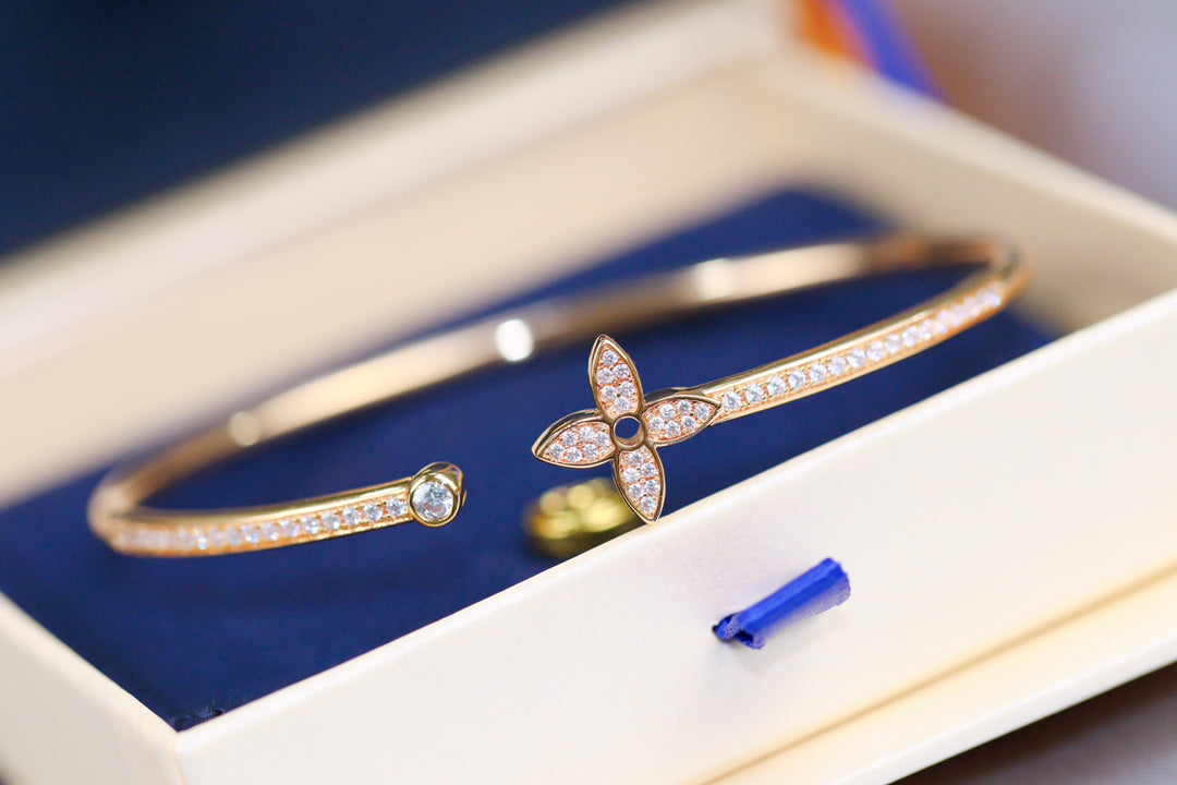 LUXEIFY IDYLLE PINK GOLD OPEN BRACELET DIAMOND PAVED