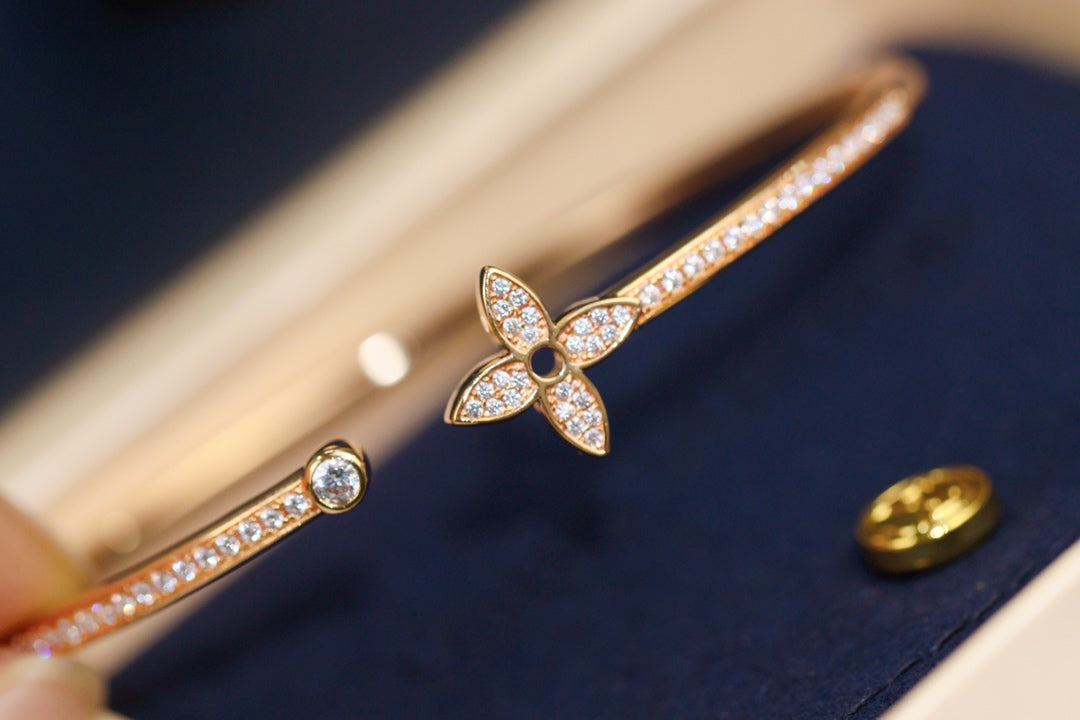 LUXEIFY IDYLLE PINK GOLD OPEN BRACELET DIAMOND PAVED