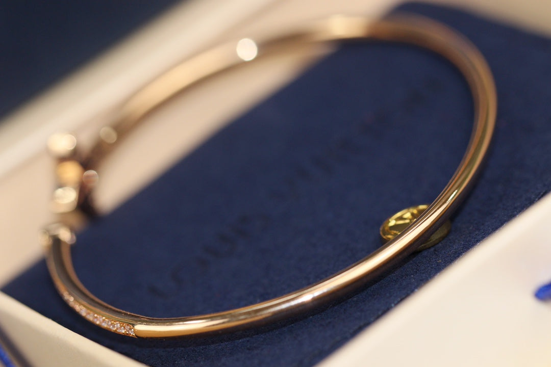 LUXEIFY IDYLLE PINK GOLD OPEN BRACELET DIAMOND PAVED