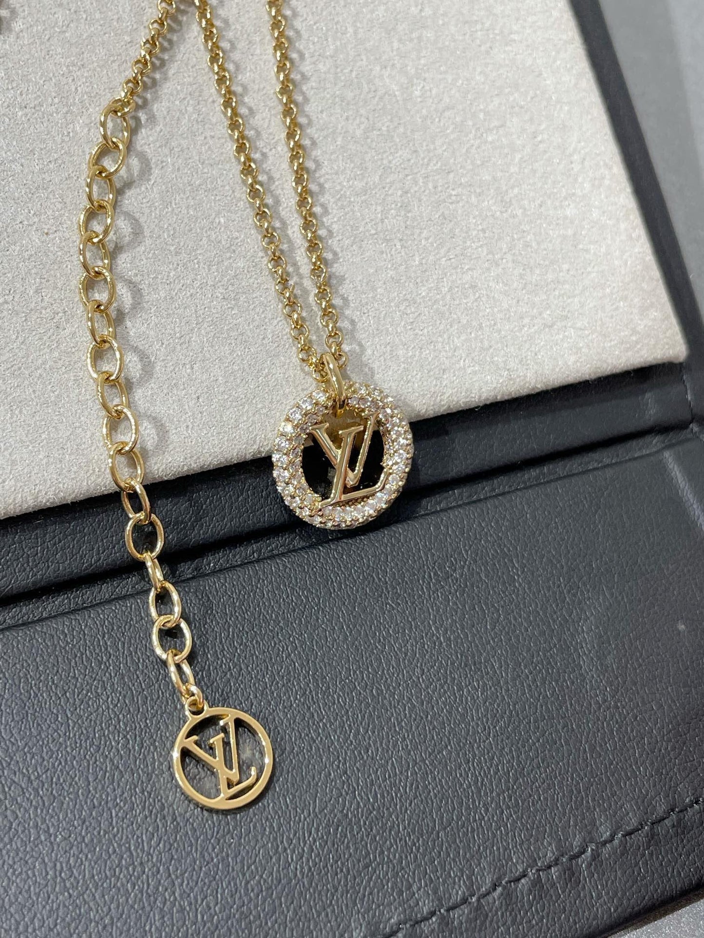 LUXEIFY BY NIGHT DIAMOND PAVED NECKLACE