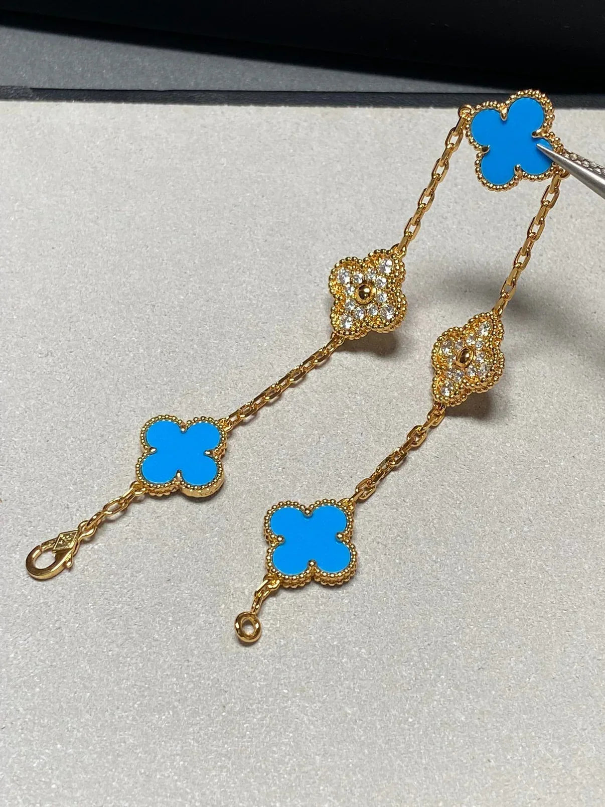 CLOVER 5 MOTIF BLUE AGATE BRACELET COLLECTION