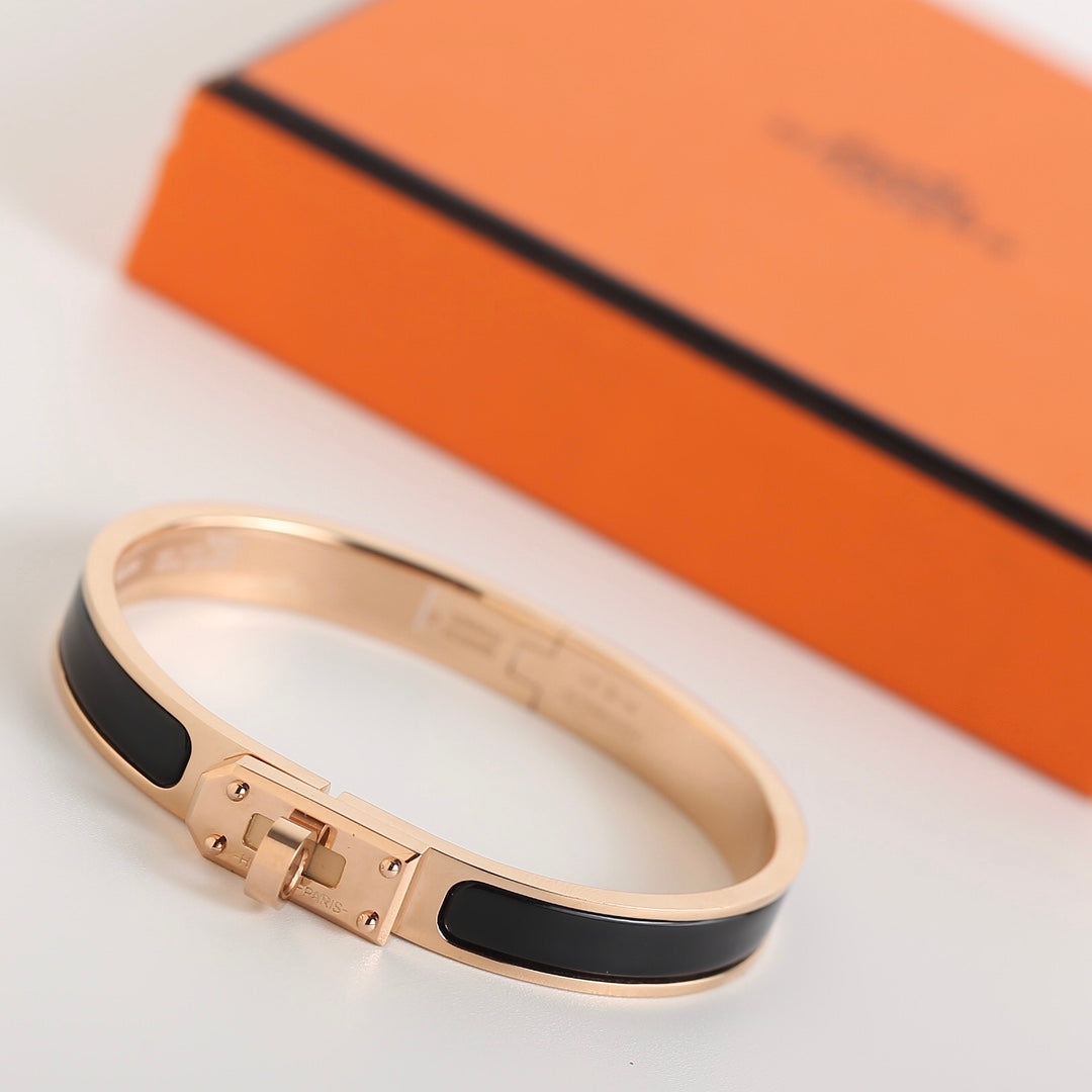 LUXEIFY HM KELLY BLACK BRACELET