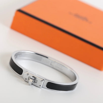 LUXEIFY HM KELLY BLACK BRACELET