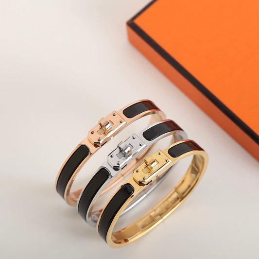 LUXEIFY HM KELLY BLACK BRACELET