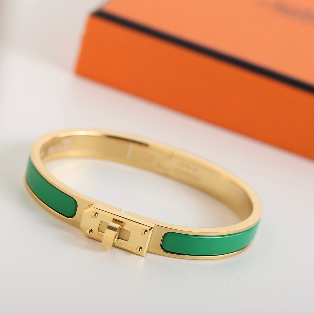 LUXEIFY HM KELLY GREEN BRACELET