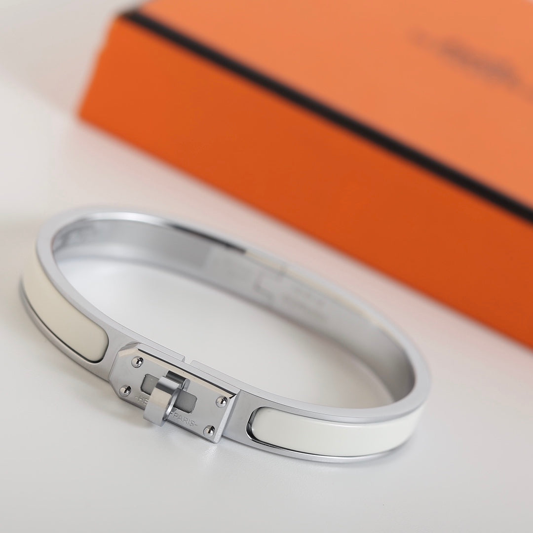 LUXEIFY HM KELLY WHITE BRACELET