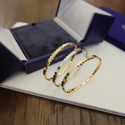 LUXEIFY BEE LOVE BRACELET
