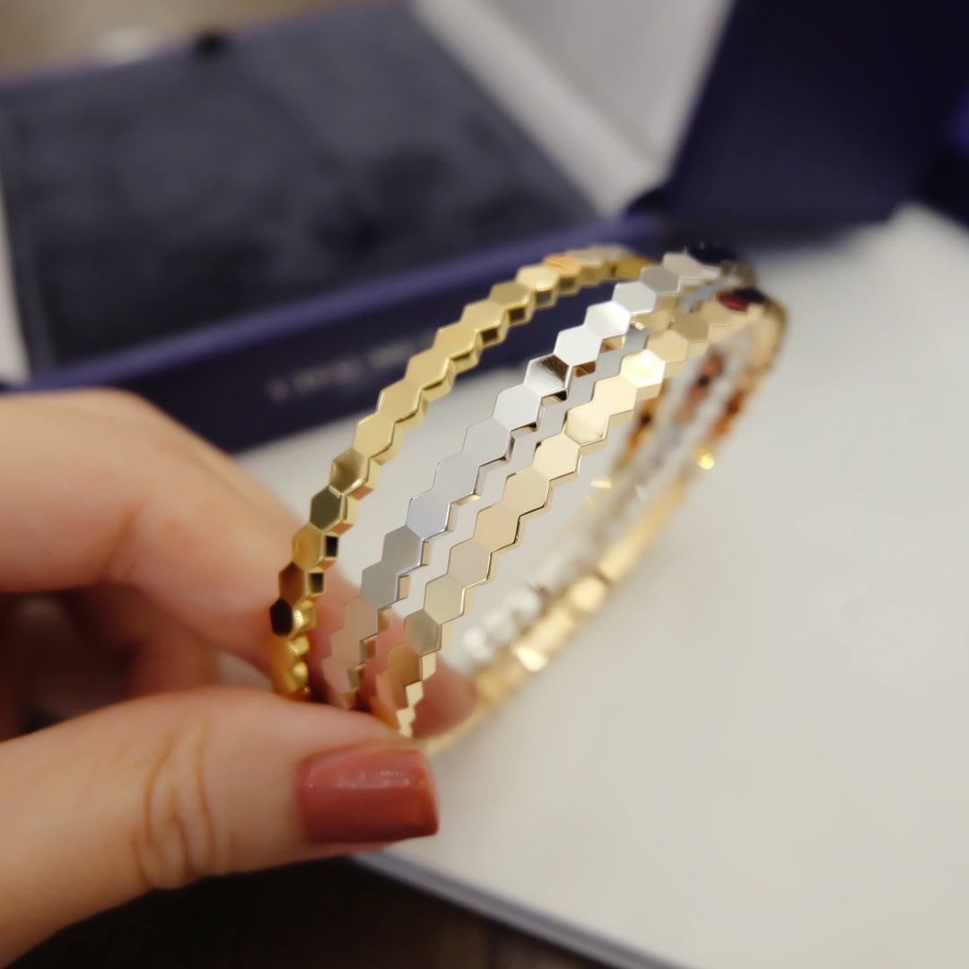 LUXEIFY BEE LOVE BRACELET