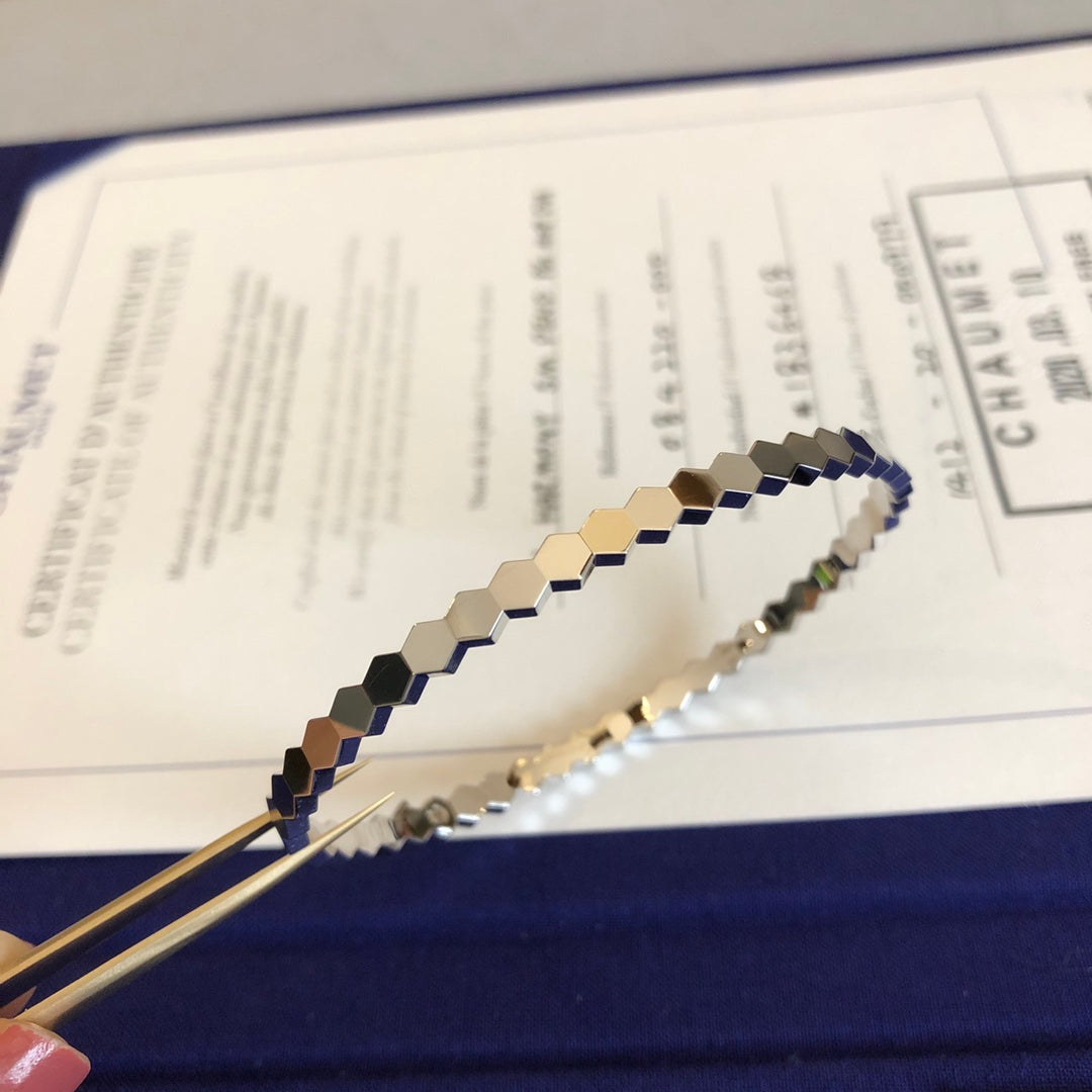 LUXEIFY BEE LOVE BRACELET