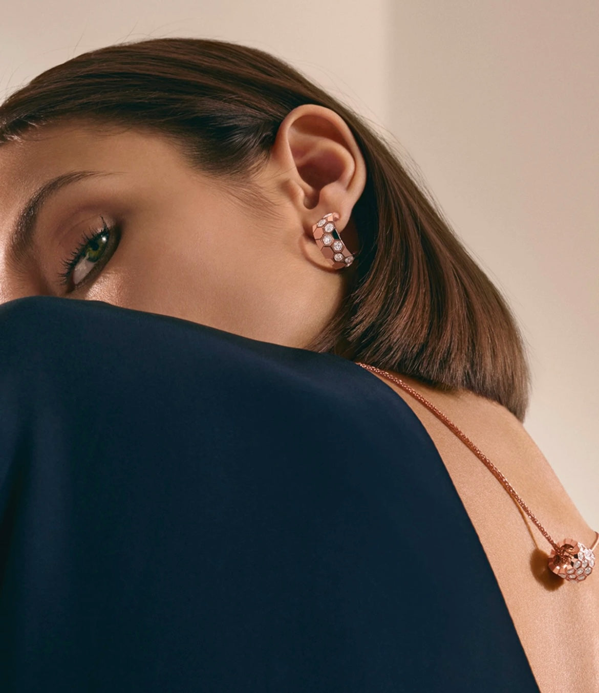 LUXEIFY BEE LOVE DIAMOND HOOP EARRINGS