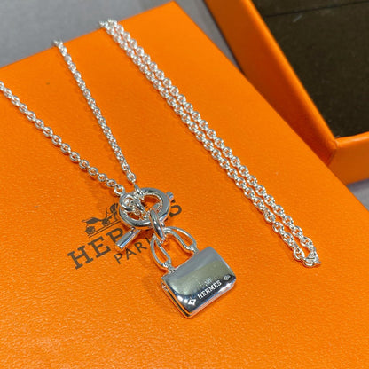 LUXEIFY CONSTANCE PEDANT SILVER NECKLACE