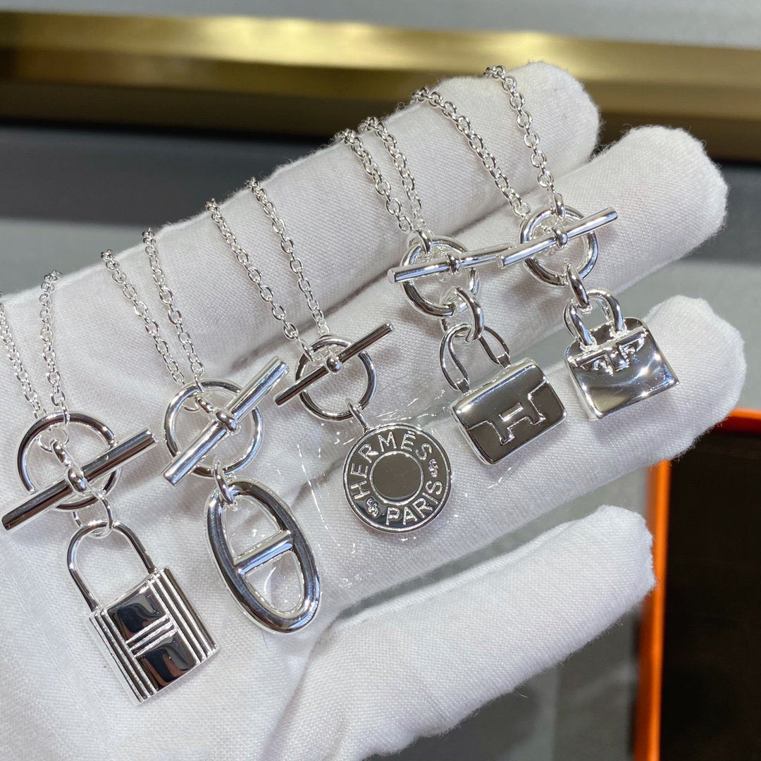 LUXEIFY CONSTANCE PEDANT SILVER NECKLACE
