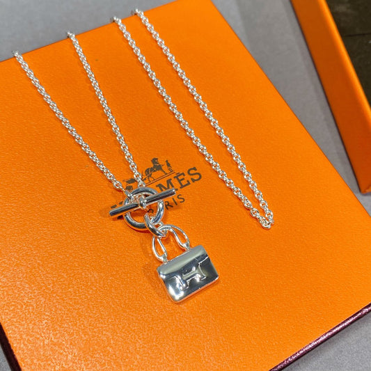 LUXEIFY CONSTANCE PEDANT SILVER NECKLACE