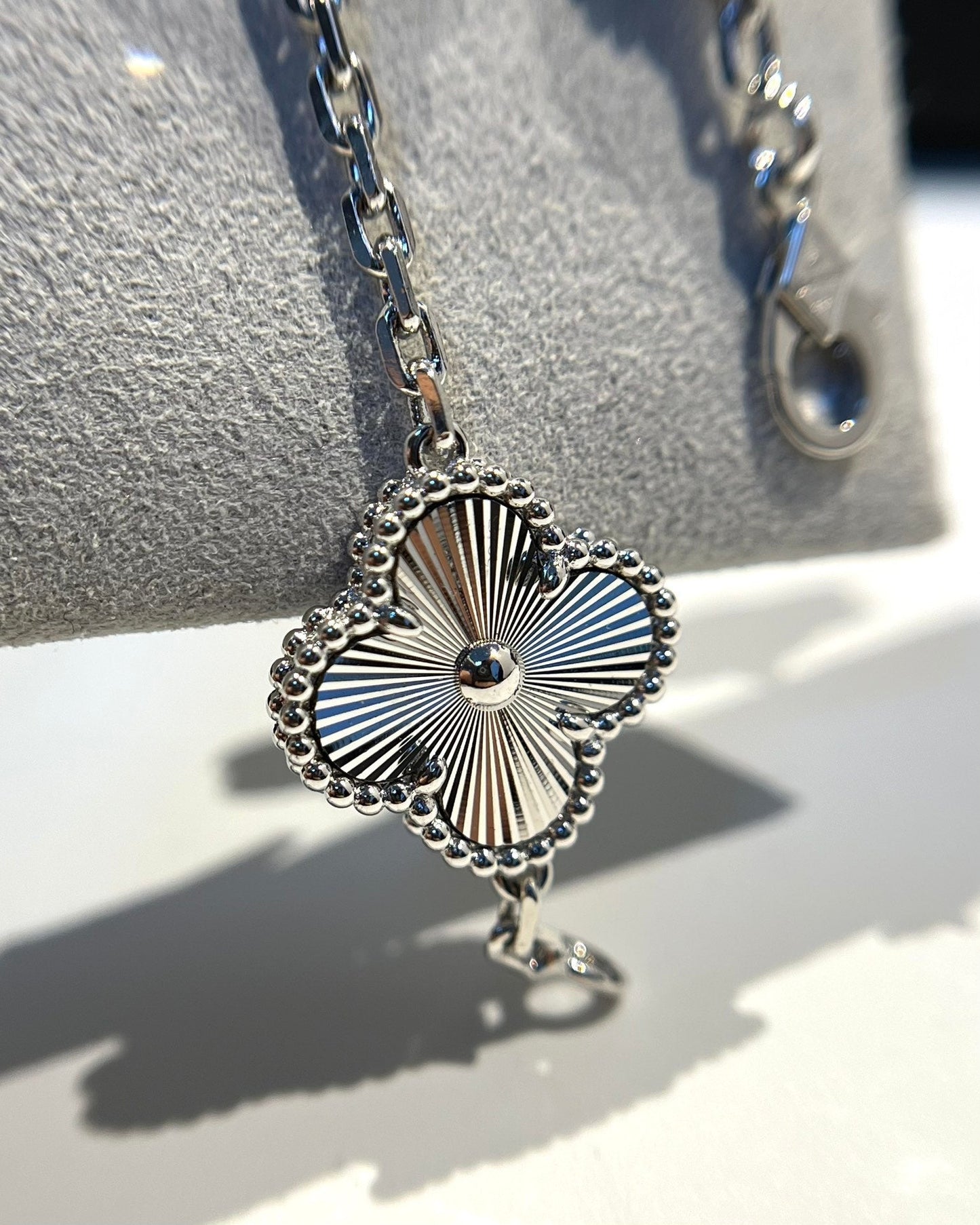 CLOVER 5 MOTIF LASER BRACELET COLLECTION
