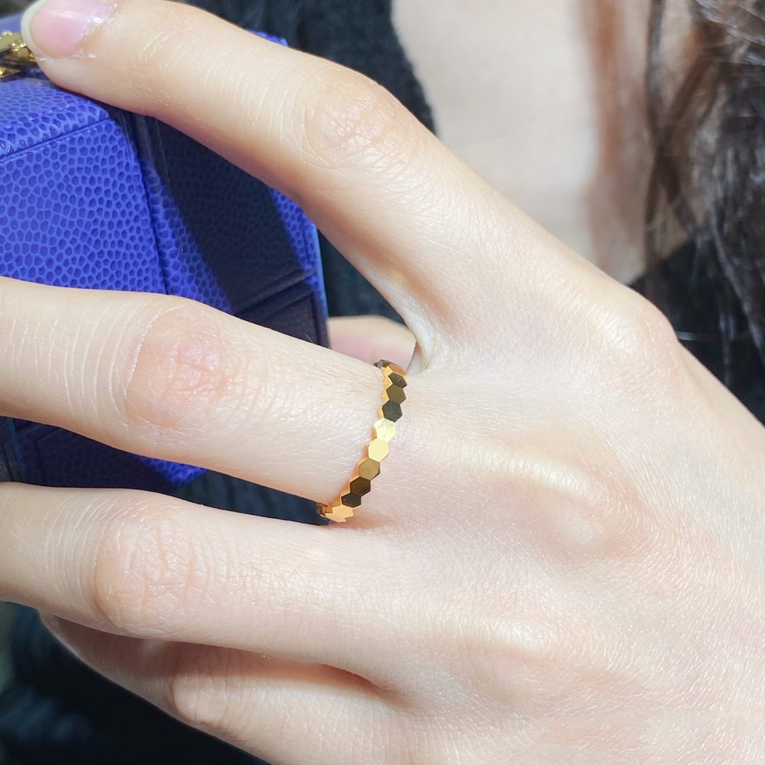 LUXEIFY BEE LOVE SMALL RING