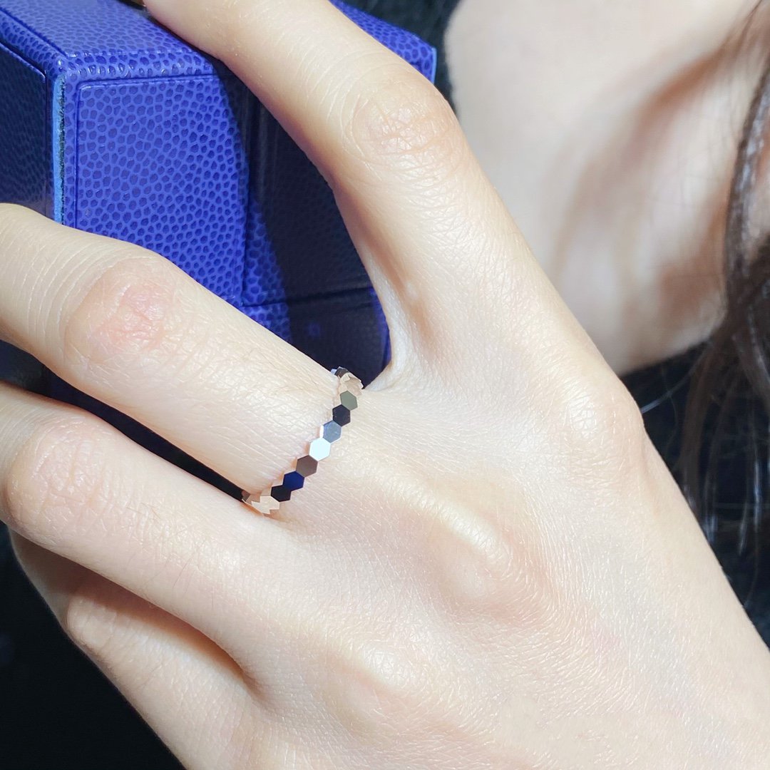 LUXEIFY BEE LOVE SMALL RING