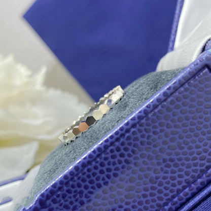 LUXEIFY BEE LOVE SMALL RING