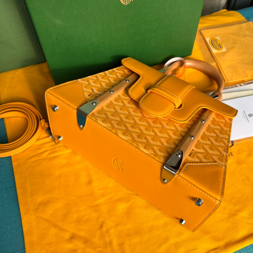 SA?GON PM BAG 28 IN YELLOW GOYARDINE CANVAS AND CALFSKIN