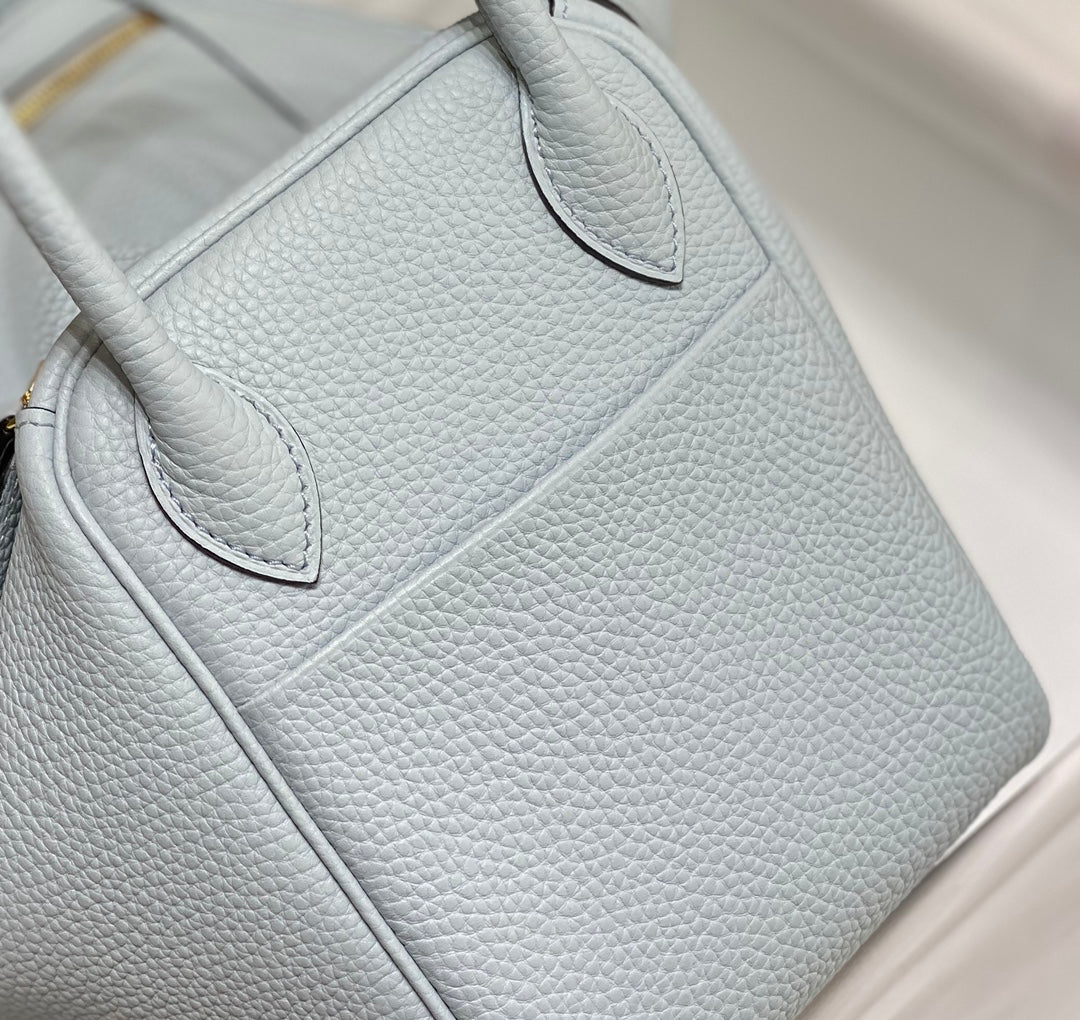 HM LINDY 30 BAG PASTEL BLUE TAURILLON CLEMENCE LEATHER