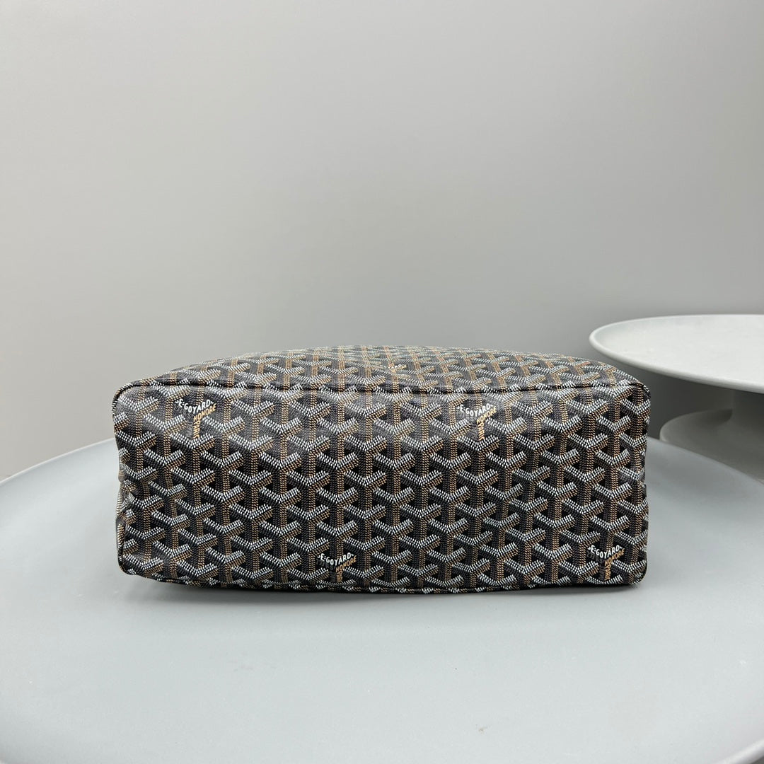 HOBO BOH¨¨ME 34 IN BLACK GOYARDINE CANVAS AND CALFSKIN