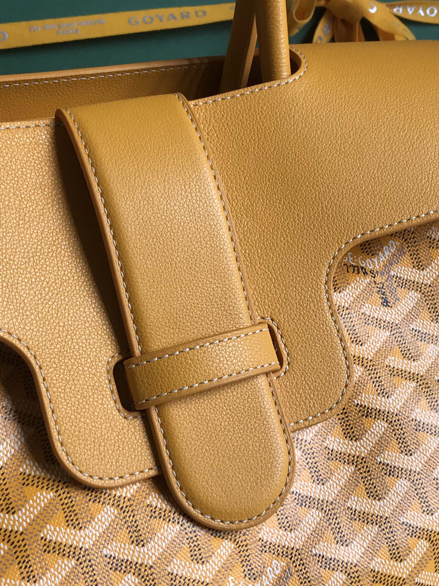 SAIGON SOUPLE BAG 34 IN YELLOW GOYARDINE CANVAS AND CALFSKIN