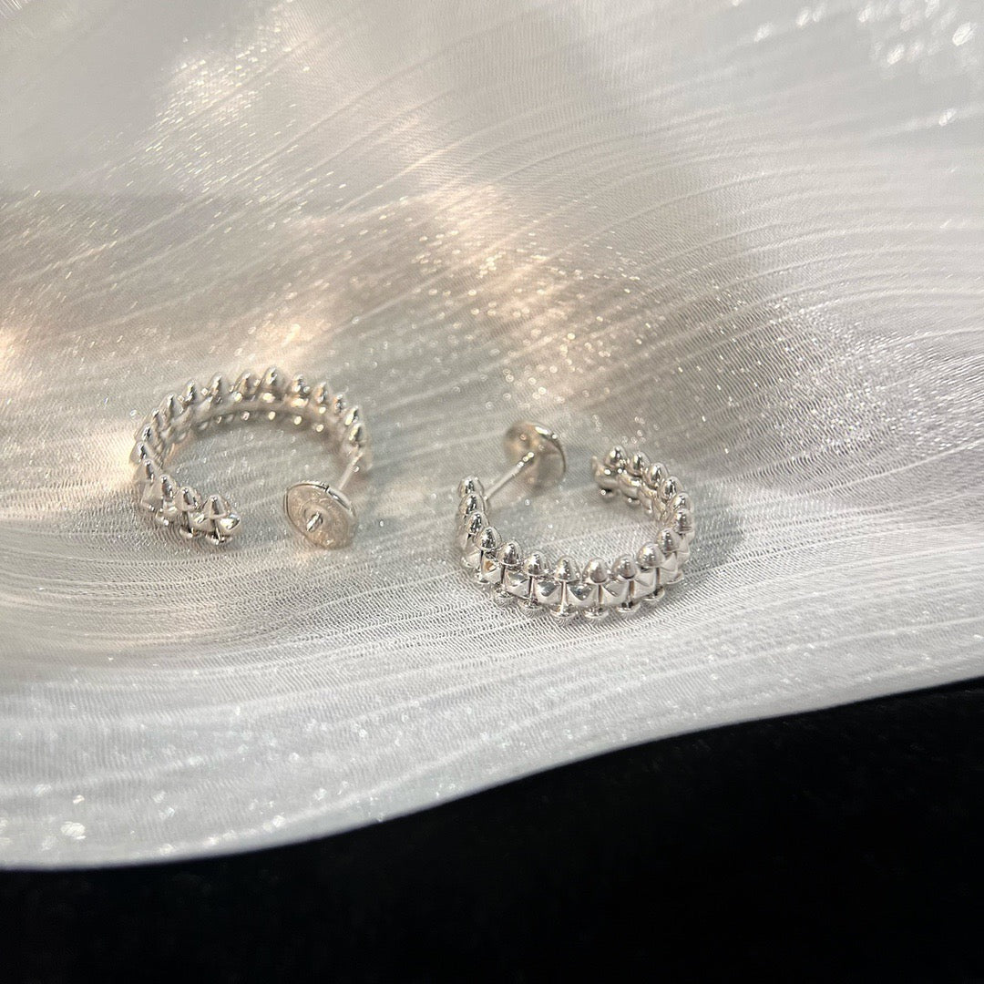 LUXEIFY CLASH SMALL HOOP EARRINGS