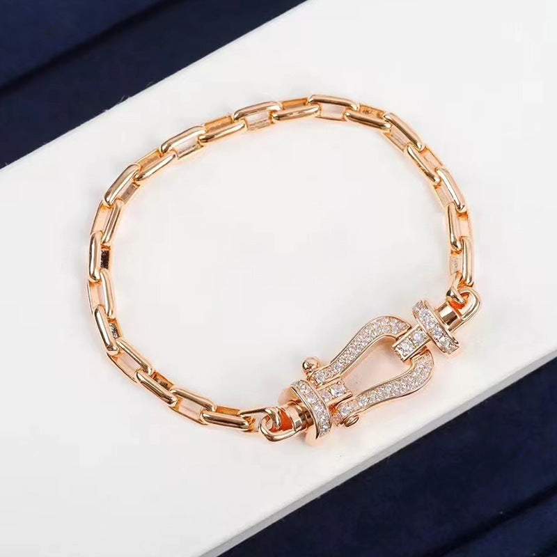 LUXEIFY FORCE LARGE HORSESHOE CLASP  METAL BRACELET
