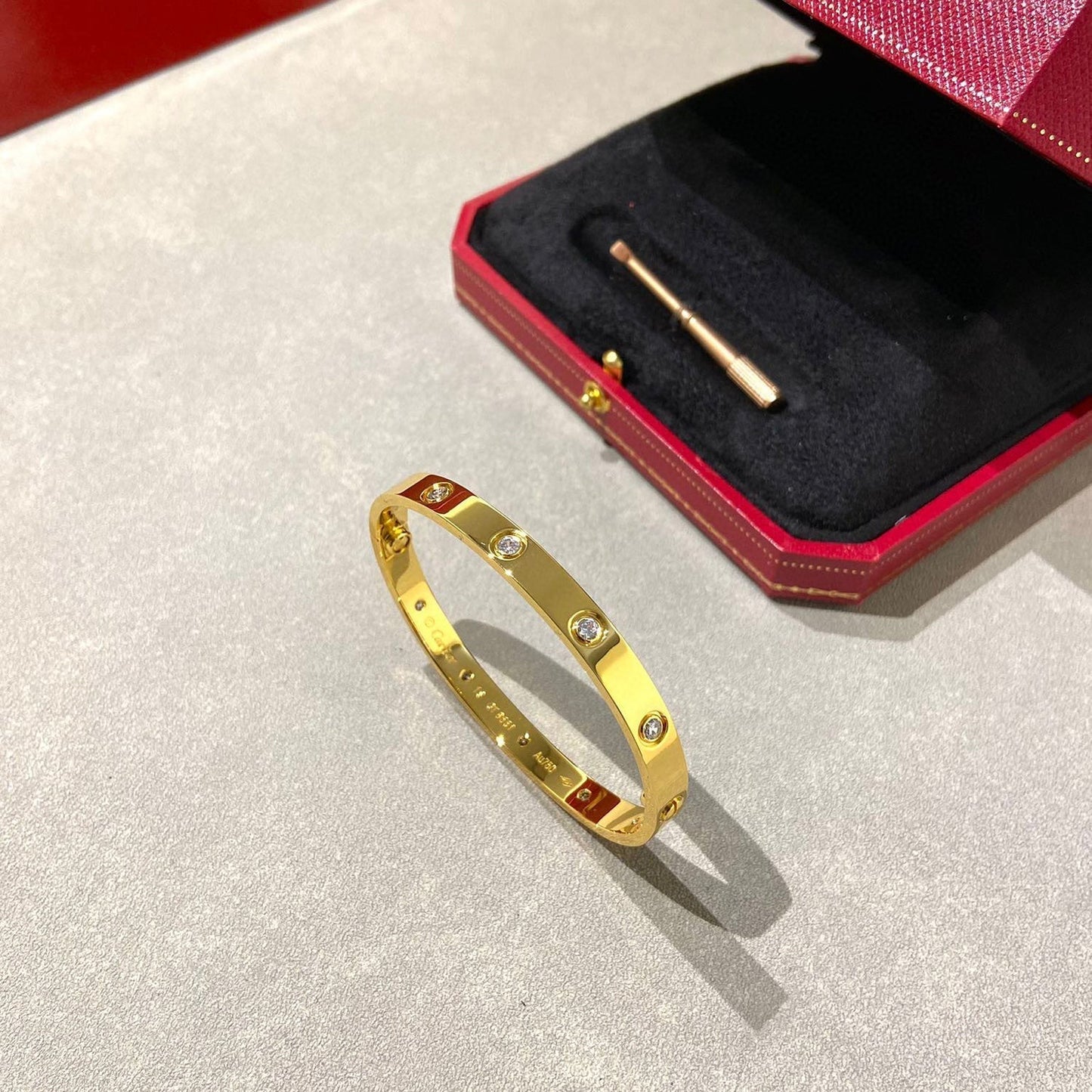 LUXEIFY LOVE BRACELET 6.1MM 10 DIAMONDS